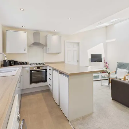 Host & - The Potting Shed * נארסבורו