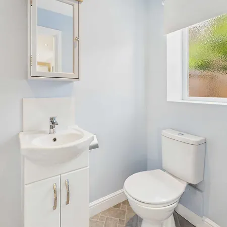 בית נופש Host & - The Potting Shed *