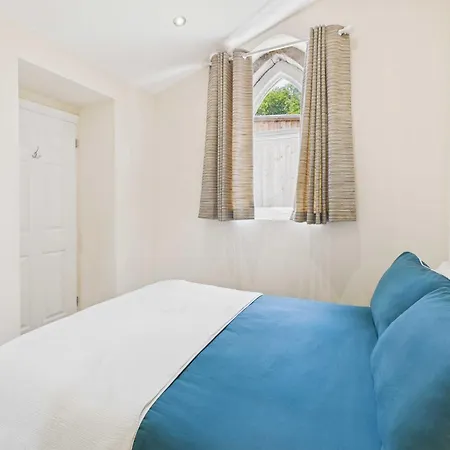 Host & - The Potting Shed *